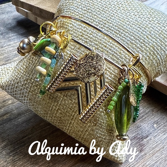 Gold multi charms Biwa pearl statement bracelet bangle wire adjustable - Picture 5 of 6